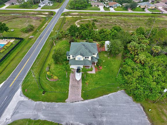 4th image of 2004 SW Driftwood St