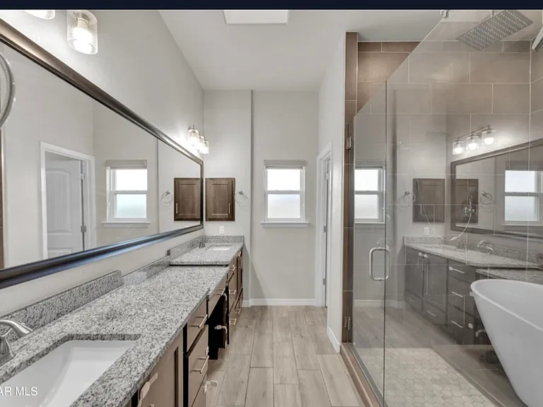 13729 Lago Vista Ave — Photo 8