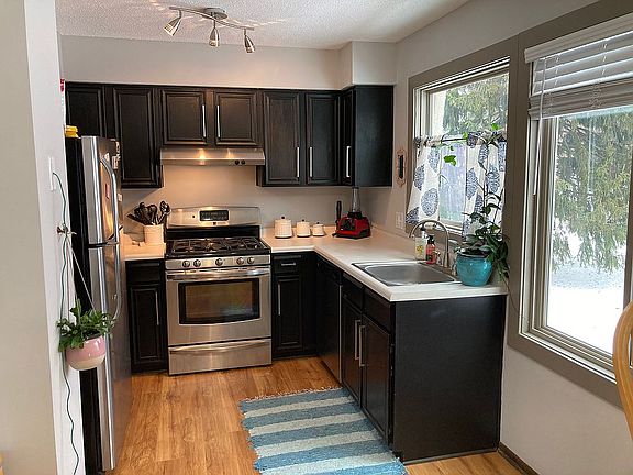 3rd image of 411 Fontaine Ct