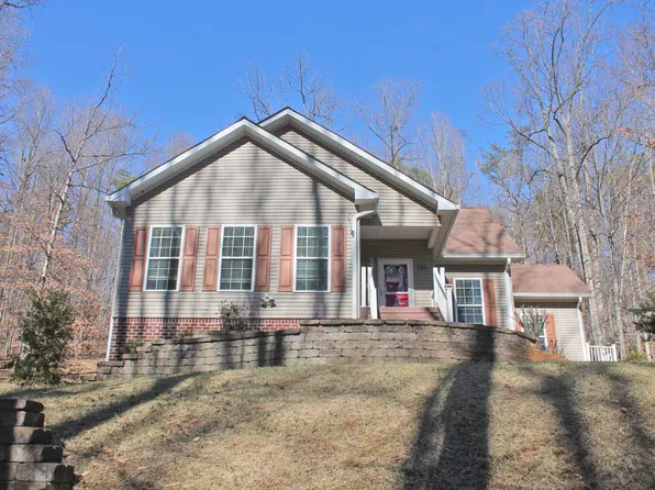 288 Emerald Lake Dr, Troutville, VA 24175
