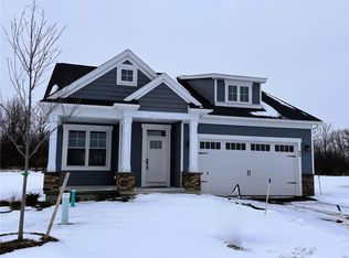 69 Thompson Ln, Canandaigua, NY 14424