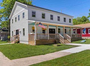 401 Antrim St, Charlevoix, MI 49720