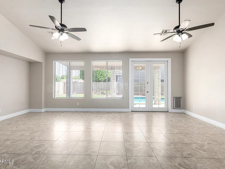 359 E Horseshoe Ave — Photo 11