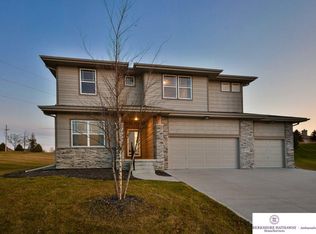 16823 Aurora Cir, Omaha, NE 68136