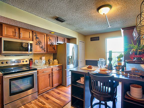 5th image of 250 Aquarius Cir W