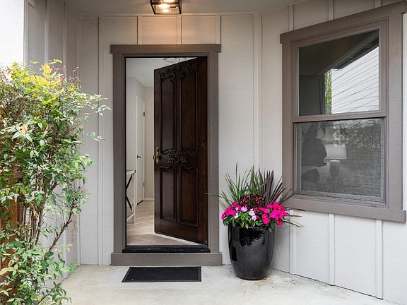 3rd image of 1116 Doyle Pl