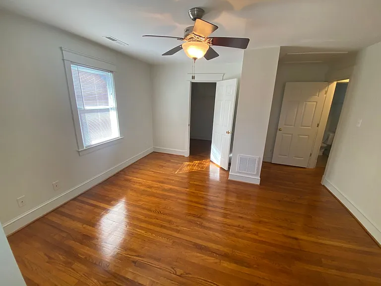 1409 Clarendon St #A — Photo 7