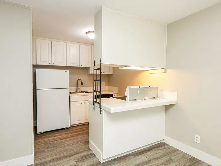 1400 Creekside Apartments CDM — Photo 9