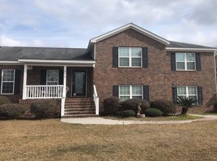110 Live Oak Ln, Garden City, GA 31408