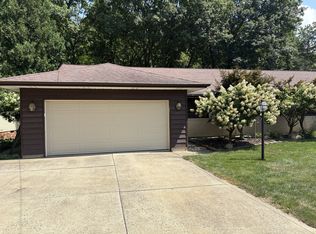 6583 Harris Rd, Broadview Heights, OH 44147