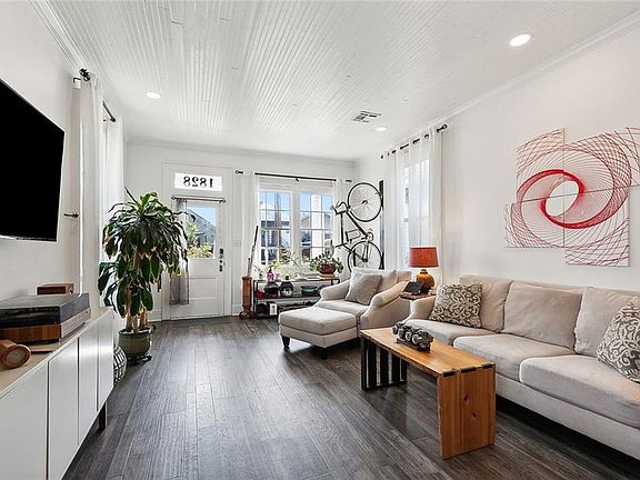 5th image of 1828 Spain St