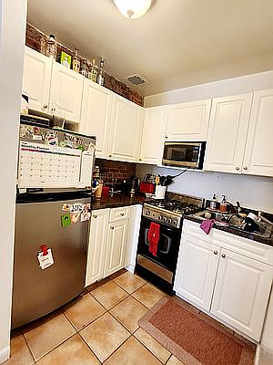 3rd image of 31 W 74th St APT 4A