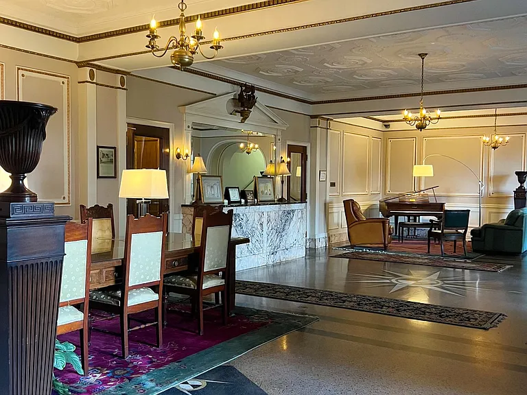 Mayflower Apartments — Photo 14
