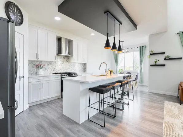 1032 Berg Pl, Leduc, AB T9E 1M4