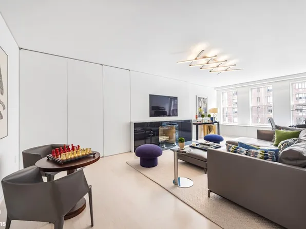 1088 Park Avenue image 1 of 15