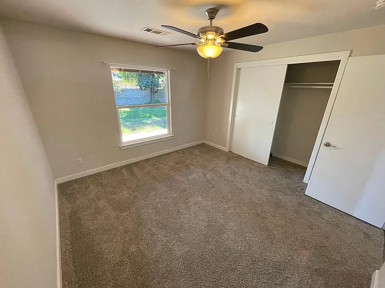 5656 E Waverly Ln — Photo 5