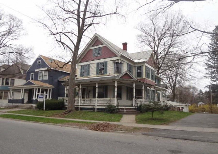 1st image of 106 Oak St