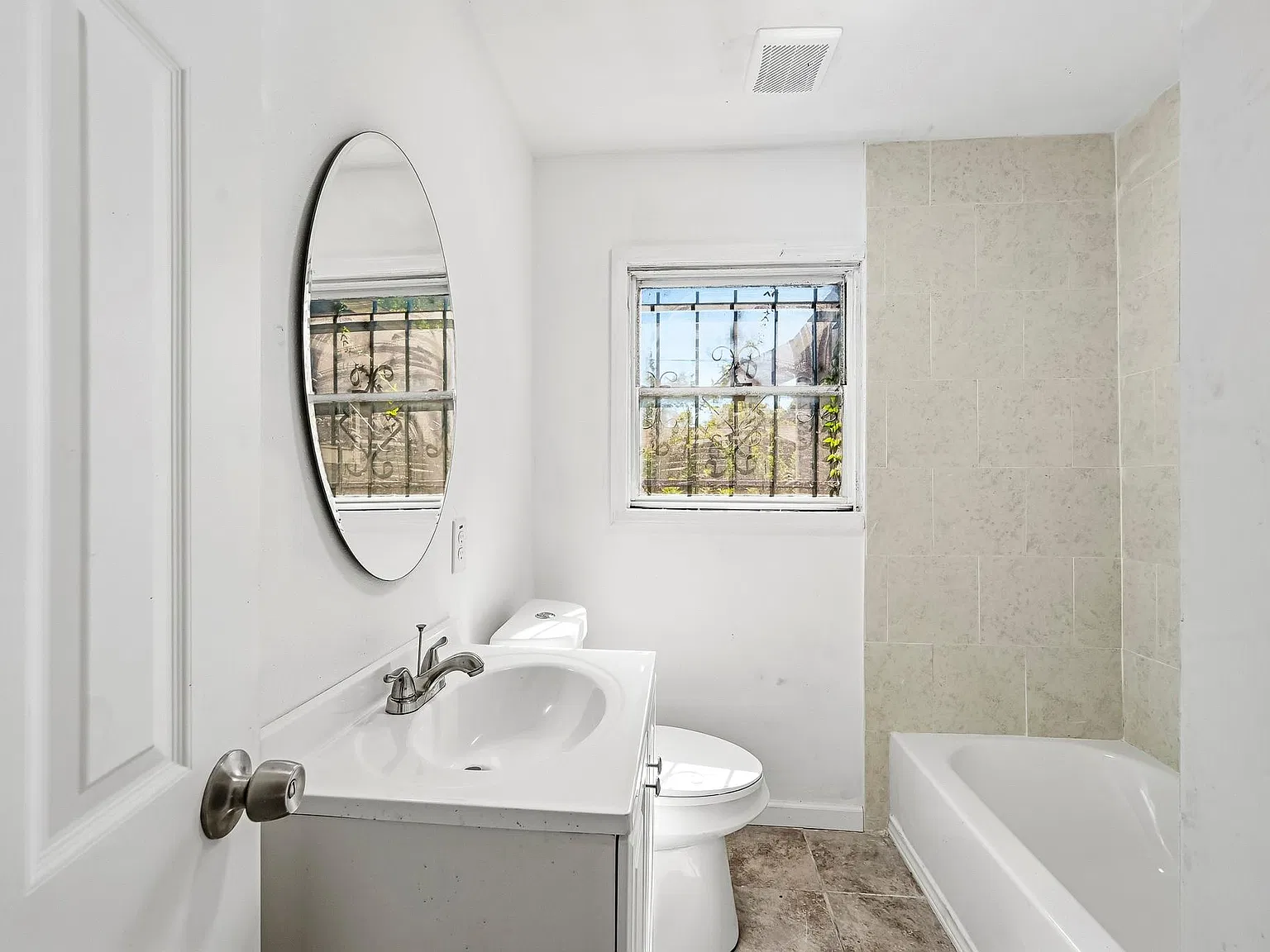 4 bed, 2.0 bath, 1436 sqft, $1,799 — Photo 4