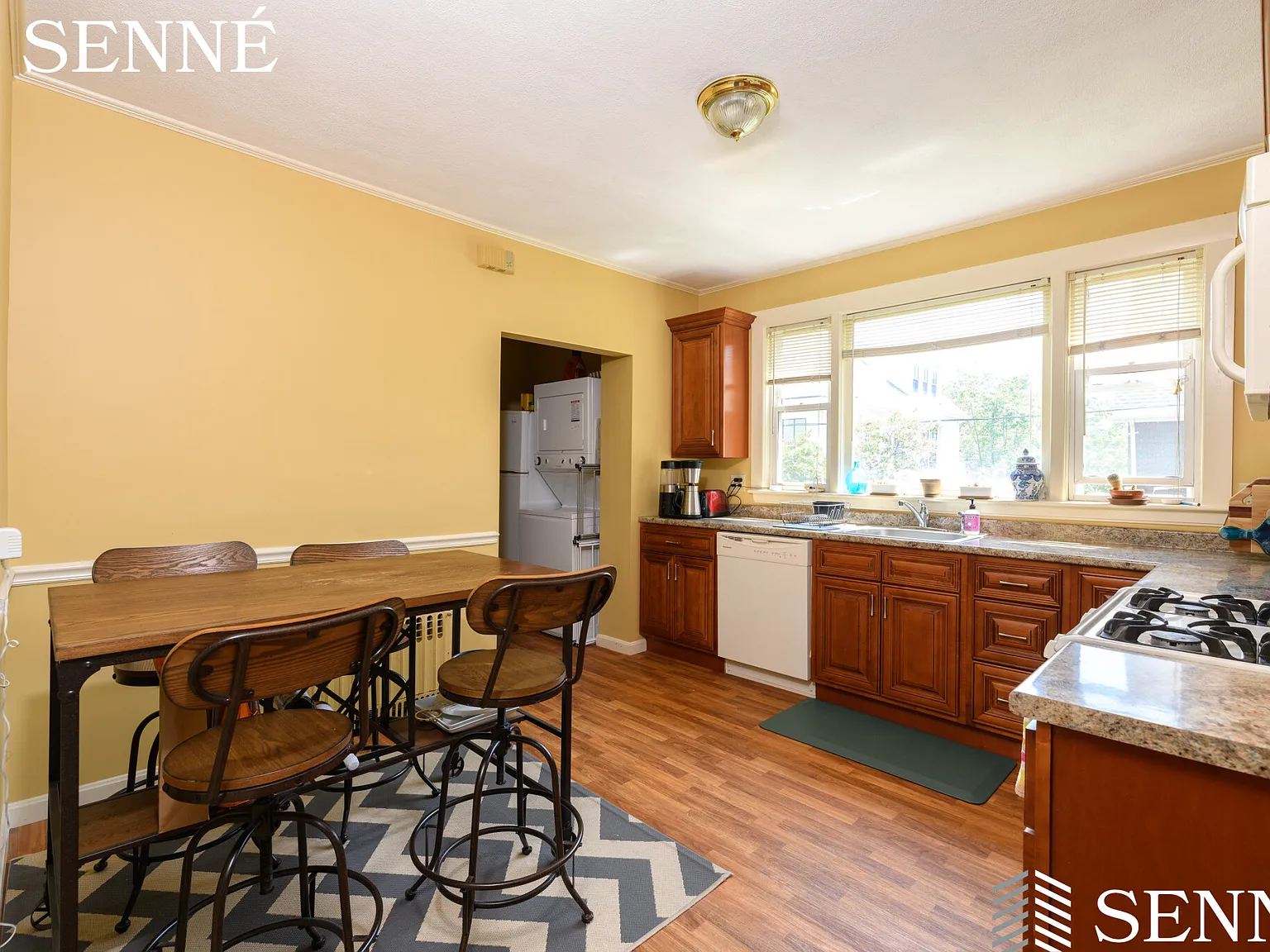 2 bed, 1.0 bath, 1019 sqft, $3,400 — Photo 4