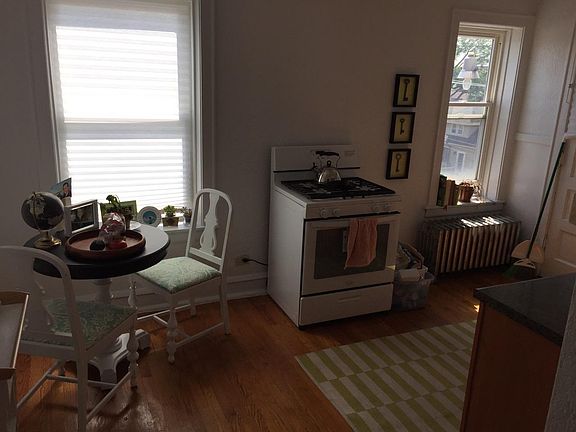 3rd image of 5423 W Montrose Ave APT 3N