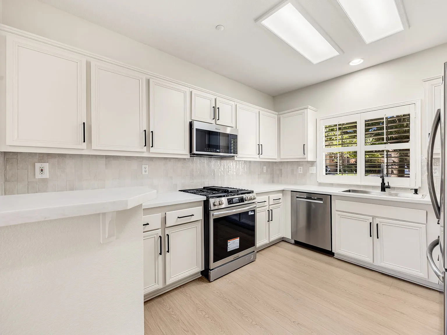 3 bed, 1275 sqft, $3,700 — Photo 3