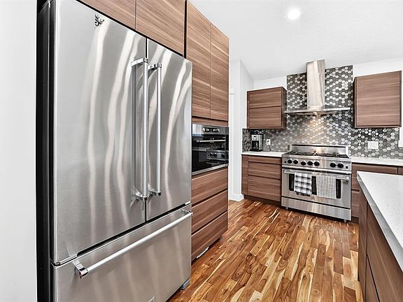 5th image of 13 S Cresthaven Way SW