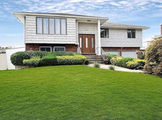 10 Heather Cres, Commack, NY 11725