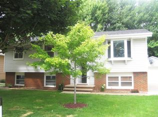 1228 E Park Hills Dr, Appleton, WI 54915