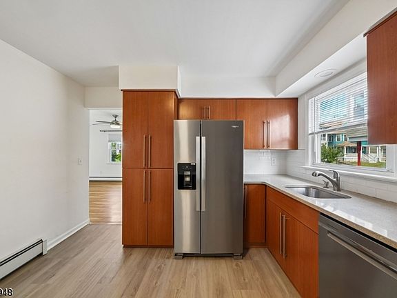 5th image of 33 N Willow St APT 1