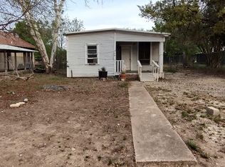 718 Quinlan St, Kerrville, TX 78028