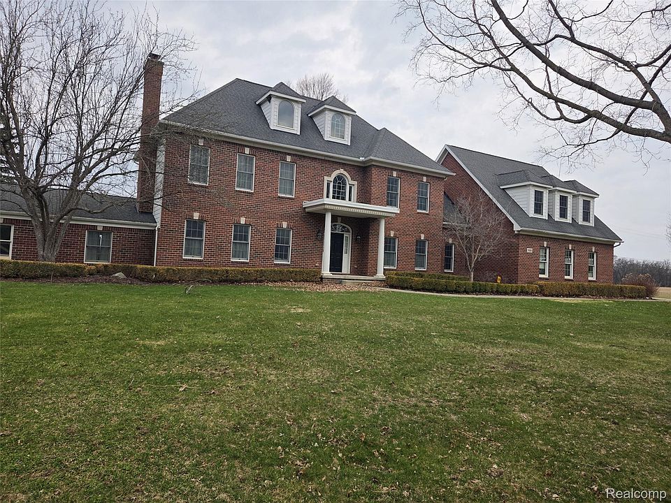 1st image of 900 Maxfield Rd