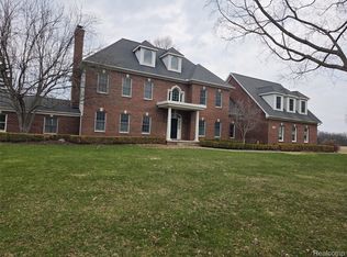 900 Maxfield Rd, Brighton, MI 48114