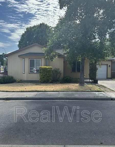 1951 SW Betty Ln — Photo 1