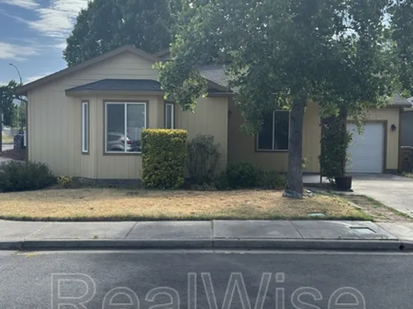 1951 SW Betty Ln, Grants Pass, OR 97526