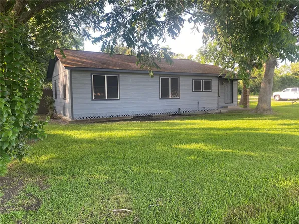 1102 E 2nd St, Sweeny, TX 77480