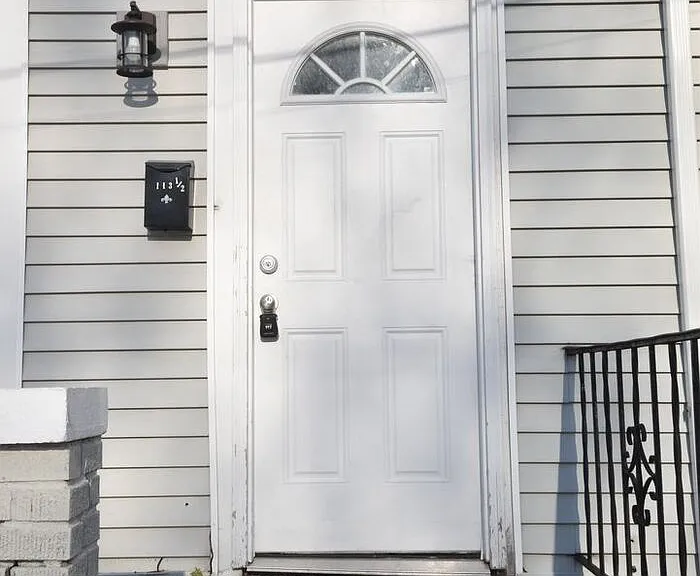 113 1/2 S West St — Photo 2