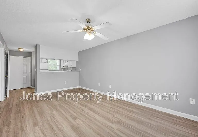 307 Country Club Dr NE — Photo 8