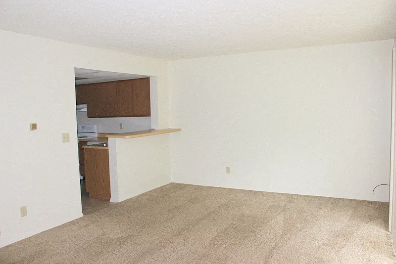 2524 Spring Valley Pike — Photo 2