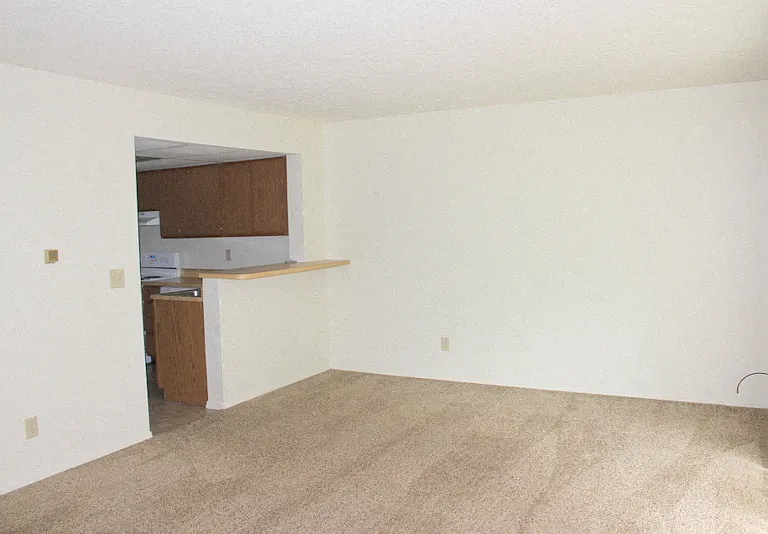 2524 Spring Valley Rd — Photo 2