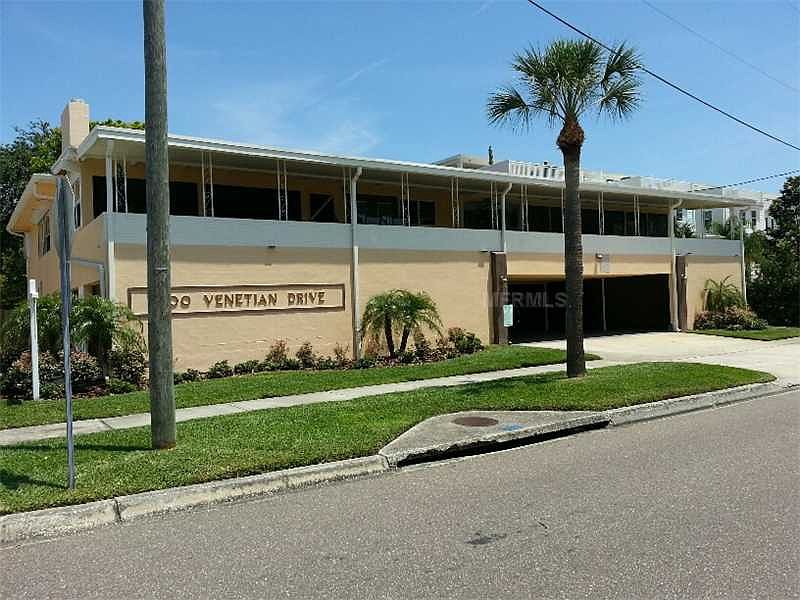 1st image of 300 Venetian Dr APT 9