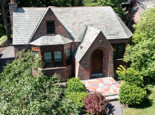 214 Menands Rd, Loudonville, NY 12211