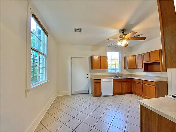 5th image of 1131 Delachaise St