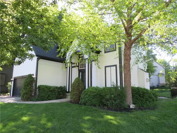 1101 N 3rd St E, Louisburg, KS 66053