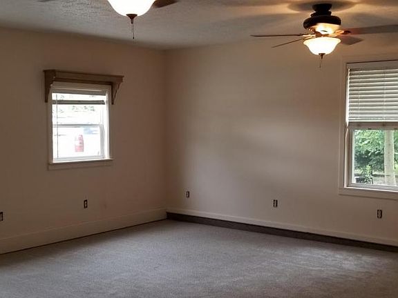 3rd image of 61 Sargent Dr