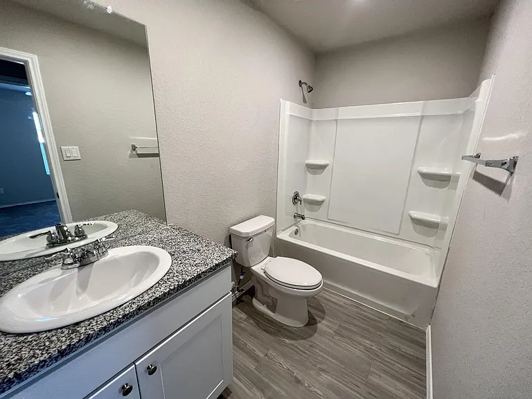 2824 Rosefinch — Photo 26