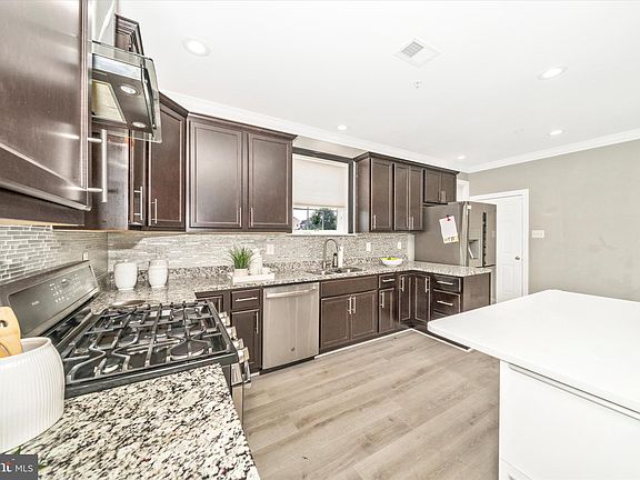 3rd image of 410 Richard Roberts St