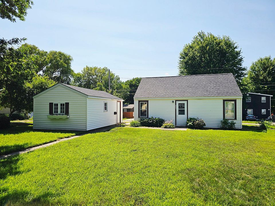 1st image of 301 S 12th St