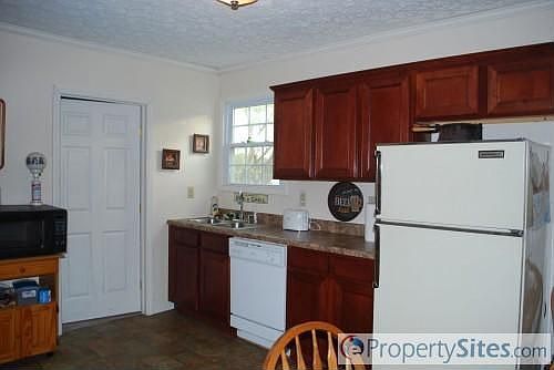 5th image of 227 N Park St