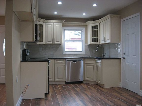 4th image of 197 Brooklyn Ave