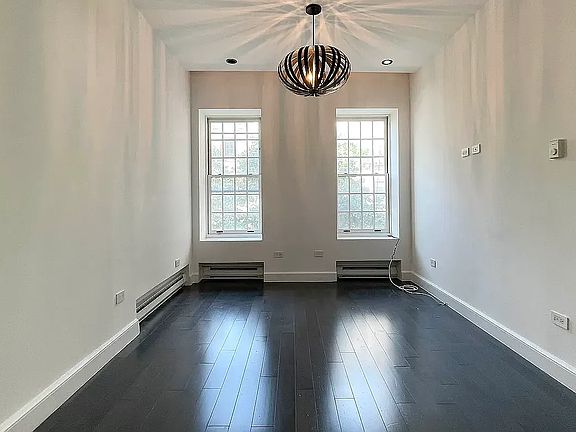 4th image of 164 E 61st St APT 2